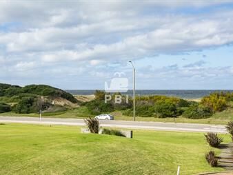 https://web5.gallito.com.uy/vende-espectacular-apartamento-en-brava-de-3-inmuebles-27780733