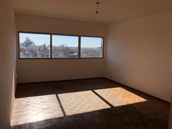 https://www.gallito.com.uy/amplio-monoambiente-en-mercedes-y-fdez-crespo-con-mucho-s-inmuebles-27793502