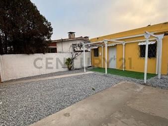 https://www.gallito.com.uy/venta-de-linda-casa-con-2-dorm-bañolivingcocina-integ-inmuebles-27794023