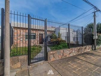 https://www.gallito.com.uy/alquiler-casa-dos-dormitorios-con-jardin-sayago-inmuebles-27794149