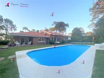 https://www.gallito.com.uy/chalet-en-lugano-con-piscina-climatizada-y-todas-inmuebles-27091808