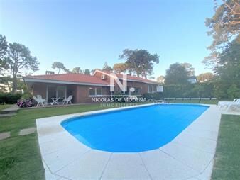 https://www.gallito.com.uy/chalet-en-lugano-con-piscina-climatizada-y-todas-inmuebles-24987781