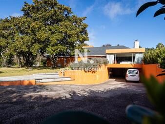https://web5.gallito.com.uy/espectacular-casa-en-alquiler-barrio-cantegril-punta-del-es-inmuebles-27799130