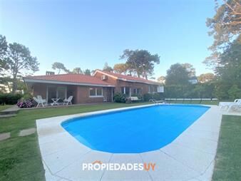 https://www.gallito.com.uy/chalet-en-lugano-con-piscina-climatizada-y-todas-inmuebles-27799131