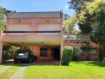 https://web5.gallito.com.uy/venta-casa-a-media-cuadra-de-la-playa-5-dorm-4-inmuebles-25919632