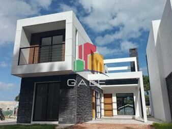 https://www.gallito.com.uy/venta-casa-tres-dormitorios-punta-del-este-parque-inmuebles-27799419