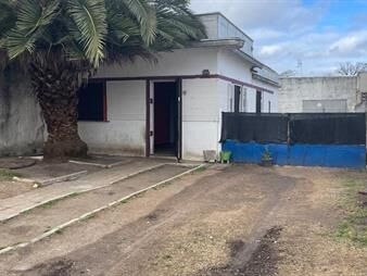https://www.gallito.com.uy/venta-gran-terreno-casa-2-dorm-galpon-la-teja-inmuebles-27702461