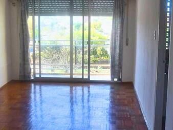 https://www.gallito.com.uy/venta-apartamento-2-dormitorios-con-garaje-en-pocitos-bajos-inmuebles-27786577