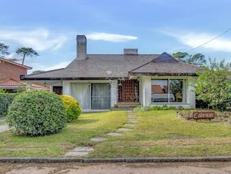 https://web5.gallito.com.uy/casa-en-venta-3-dormitorios-playa-mansa-punta-inmuebles-27804067