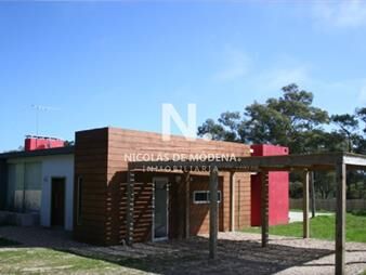https://web5.gallito.com.uy/casa-en-la-barra-de-3-dormitorios-en-venta-con-y-inmuebles-25038404