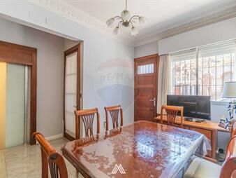 https://www.gallito.com.uy/venta-casa-tres-cruces-3-dormitorios-garaje-inmuebles-27625410