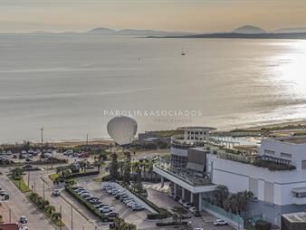 https://www.gallito.com.uy/piso-alto-con-vistas-panoramicas-de-playa-mansa-inmuebles-26096883