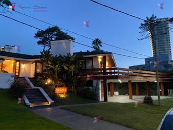 https://web5.gallito.com.uy/chalet-en-zona-de-playa-mansa-super-premium-venta-inmuebles-27091879
