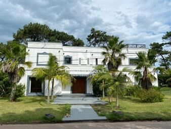 https://web5.gallito.com.uy/en-venta-casa-en-brava-punta-del-este-de-5-inmuebles-26041550
