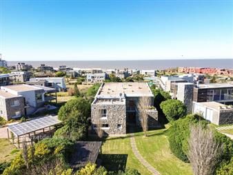 https://www.gallito.com.uy/4-suites-en-manantiales-barrio-privado-inmuebles-27812716