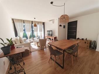 https://www.gallito.com.uy/venta-apartamento-de-2-dormitorios-con-terraza-y-jardin-mo-inmuebles-27813056