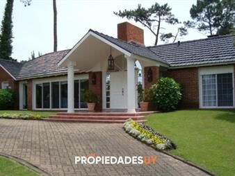 https://web5.gallito.com.uy/hermosa-casa-en-venta-de-5-dormitorios-inmuebles-23429464