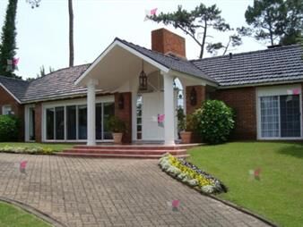 https://web5.gallito.com.uy/venta-de-casa-de-5-dormitorios-en-cantegril-punta-inmuebles-27091765