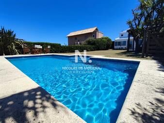 https://web5.gallito.com.uy/hermosa-vista-y-comodos-espacios-en-amplia-casa-a-inmuebles-25042204