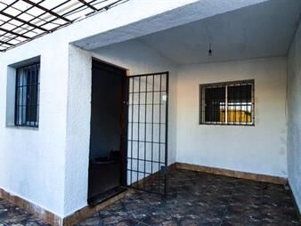 https://web5.gallito.com.uy/casa-de-3-dorm-garaje-y-patio-financia-inmuebles-27813081