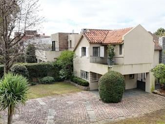 https://www.gallito.com.uy/casa-en-venta-con-excelente-ubicacion-en-carrasco-sur-inmuebles-27818638