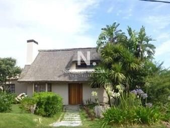 https://web5.gallito.com.uy/casa-de-3-dormitorios-a-la-venta-en-el-chorro-del-inmuebles-24614165