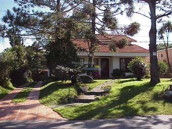 https://www.gallito.com.uy/casa-en-pinares-4-dormitorios-inmuebles-27827484