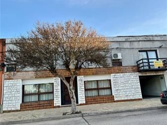 https://www.gallito.com.uy/venta-casa-de-4-dormitorios-en-el-centro-de-la-inmuebles-27765012