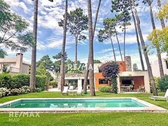 https://www.gallito.com.uy/venta-casa-3-suites-y-servicio-en-boulevard-park-inmuebles-27831192