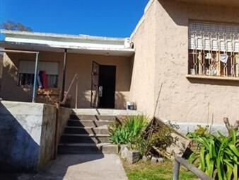 https://www.gallito.com.uy/casa-de-3-dormitorios-con-amplio-fondo-y-inmuebles-27831617