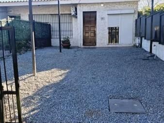 https://www.gallito.com.uy/linda-casa-de-2-dorm-con-cochera-y-parrillero-inmuebles-27831696