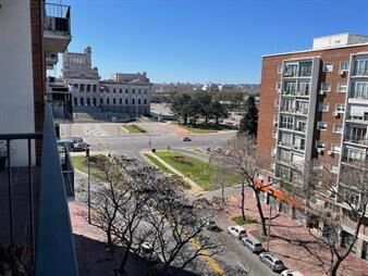 https://www.gallito.com.uy/apartamento-2-dormitorios-con-vistas-espectaculares-en-edi-inmuebles-27771238