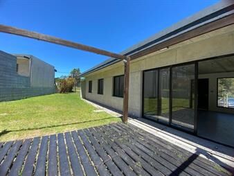 https://www.gallito.com.uy/venta-casa-3-dormitorios-2-baños-a-estrenar-en-punta-colora-inmuebles-27091187