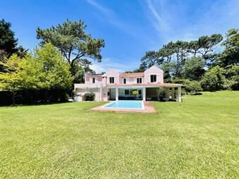 https://www.gallito.com.uy/excelente-casa-de-4-dormitorios-en-playa-brava-inmuebles-27740082