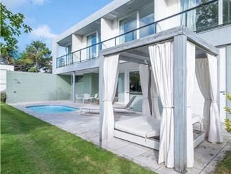 https://www.gallito.com.uy/venta-casa-en-barrio-privado-en-playa-mansa-5-dor-inmuebles-27836212
