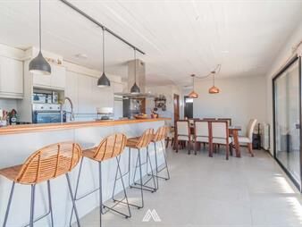 https://www.gallito.com.uy/venta-casa-3-dorm-viñedos-de-la-tahona-con-piscina-inmuebles-27774875