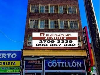 https://www.gallito.com.uy/excelente-local-2000m2en-el-mejor-punto-comercial-mayorista-inmuebles-27638756