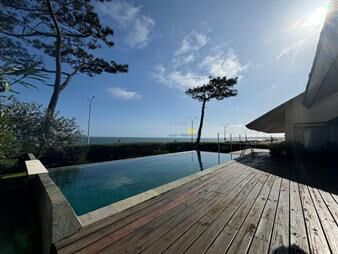 https://www.gallito.com.uy/casa-en-playa-mansa-de-4-dormitorios-con-vista-al-inmuebles-27739508