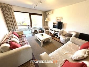 https://web5.gallito.com.uy/apartamento-en-venta-en-playa-mansa-dos-dos-inmuebles-27839779