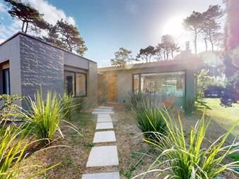 https://www.gallito.com.uy/casa-en-punta-del-este-3-dormitorios-y-garaje-reciclada-inmuebles-27679429