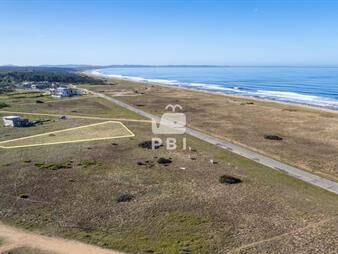 https://web5.gallito.com.uy/terreno-en-venta-en-barra-de-portezuelo-ref-inmuebles-27134936