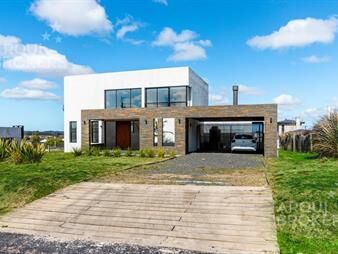 https://www.gallito.com.uy/casa-de-3-dormitorios-y-servicio-en-venta-en-mirador-de-la-inmuebles-27573115
