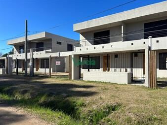 https://www.gallito.com.uy/venta-casa-lomas-de-solymar-al-sur-a-estrenar-inmuebles-27854296