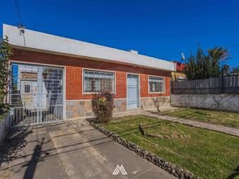 https://www.gallito.com.uy/venta-casa-en-flor-de-maroñas-3-dorm-y-parrillero-inmuebles-27854901