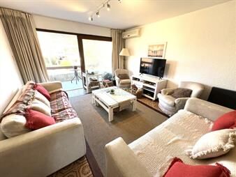 https://web5.gallito.com.uy/apartamento-en-venta-en-playa-mansa-dos-dos-inmuebles-27854354