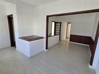 https://www.gallito.com.uy/casa-planta-alta-muy-luminosa-sin-gscs-excelente-ubicacio-inmuebles-27858710