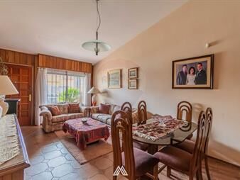 https://www.gallito.com.uy/venta-casa-5-dormitorios-jardin-cochera-blanqueada-inmuebles-27858751