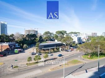 https://www.gallito.com.uy/apartamento-de-3-dormitorios-con-amenities-punta-inmuebles-27858915