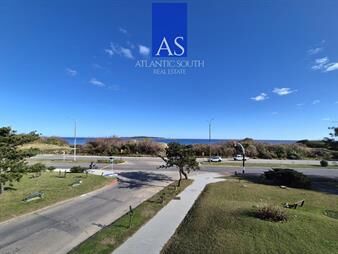 https://web5.gallito.com.uy/apartamento-de-3-dormitorios-servicio-con-vista-inmuebles-27859017