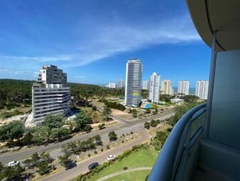 https://web5.gallito.com.uy/apartamento-en-venta-de-2-dormitorios-en-punta-inmuebles-27739674